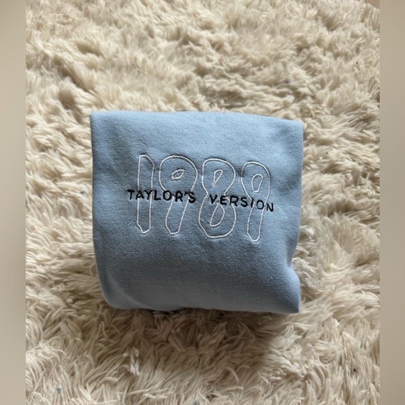 Taylor Swift Sweatshirt - Picture 1 of 2